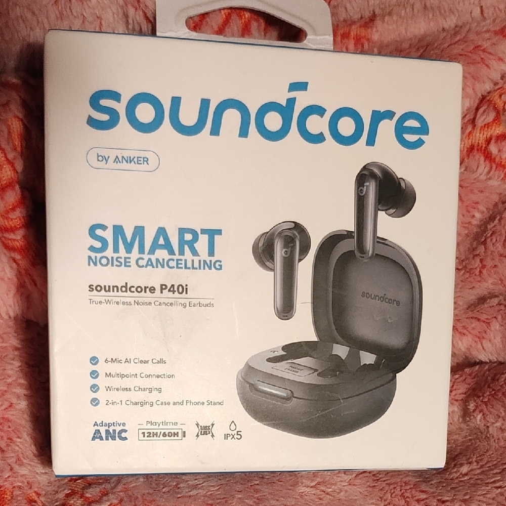 And nker Soundcore P40i Black Earbud Headphones. NEW